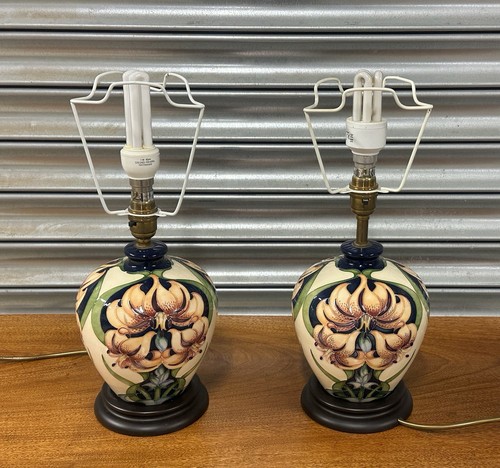 Pair moorcroft anna lily - of,
