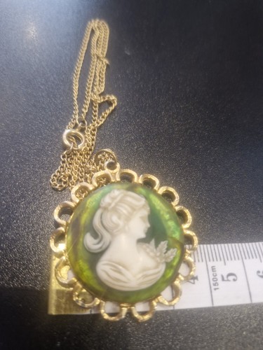 Vintage cameo pendant necklace - cameo,