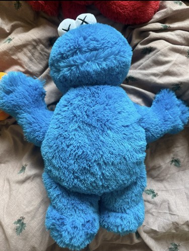 Kaws sesame street - sesame, uniqlo