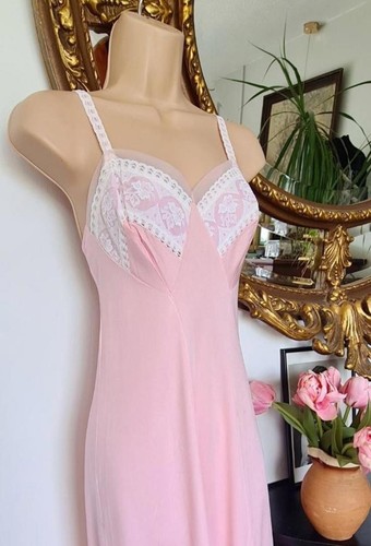 Vintage 70s nylon and lace