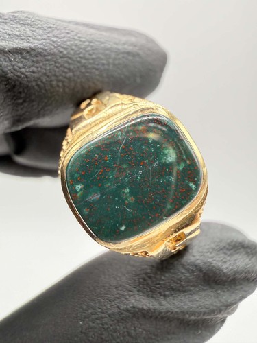 9ct bloodstone hammered signet - 9ct,