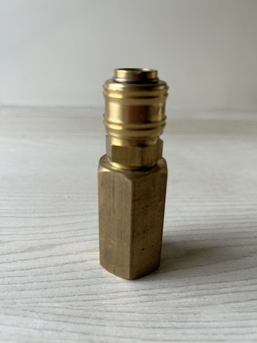 Helium gas cylinder adapter - cylinder,