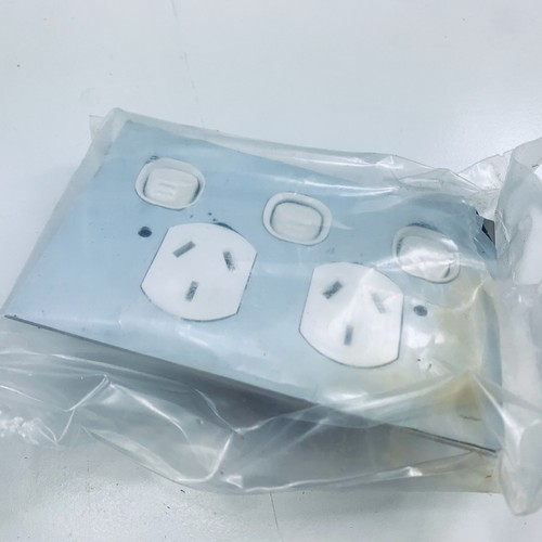 Clipsal b25x switched socket - b25x,