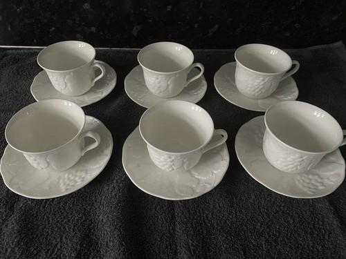 Wedgwood strawberry vine - ,