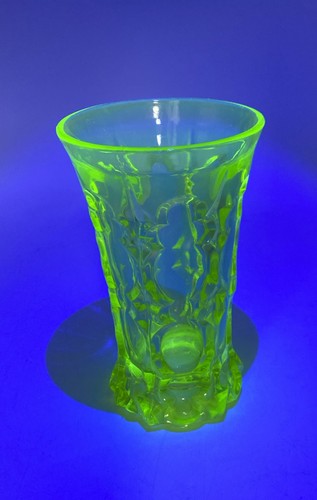 Uranium green glass vase - green,
