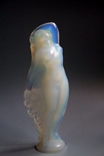 AN ART DECO SABINO OPALESCENT GLASS " SILHOUETTE " FIGURE 