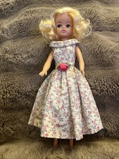 Vintage 2 Gen Sindy doll with