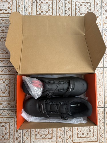 Brand new cycling shoes - new, uk