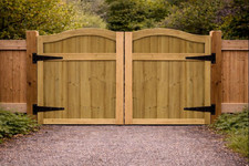 Wooden Driveway Gates – Swan