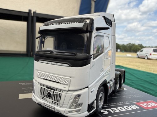 Wsi volvo 6x2 aero - aero, white