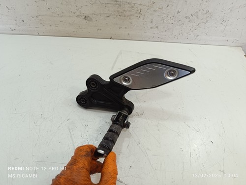 Left driver footrest with - left,