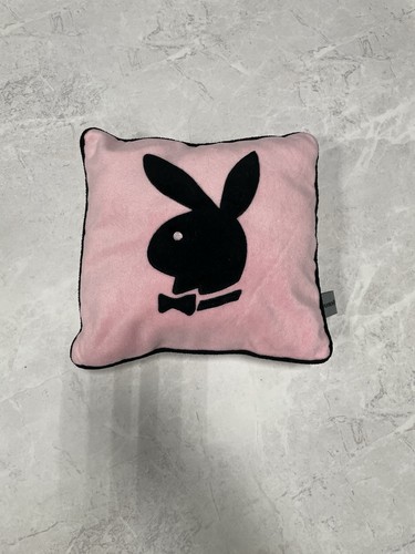 Playboy rabbit head - 🐰,
