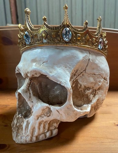 White and gold tome skull - tome, with