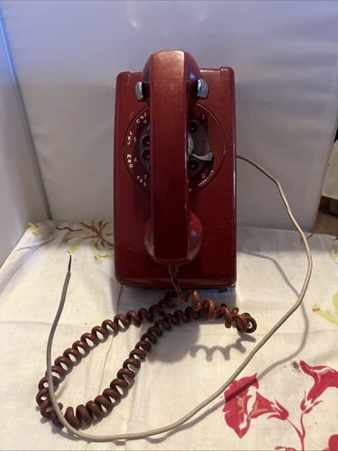 Vintage red functional rotary - red,