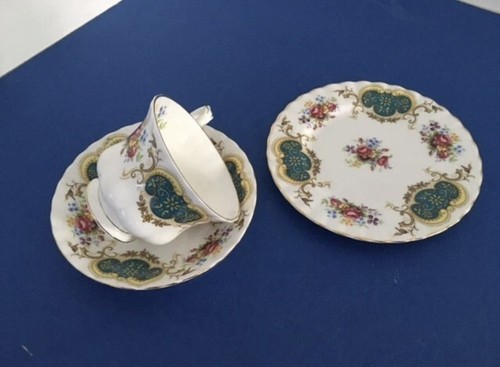 Royal albert tea - tea, trio