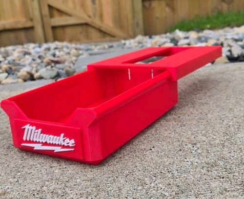 Milwaukee under table - milwaukee-under, table/