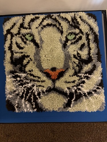 Snow tiger latch - snow, rug