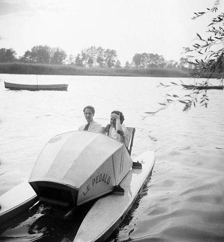 Pedal boat race the - pedal,