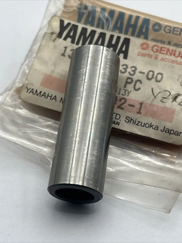 Yamaha bolt piston - bolt,