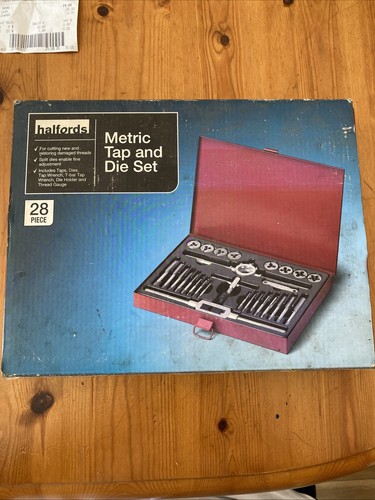 Halfords metric tap die set - &,