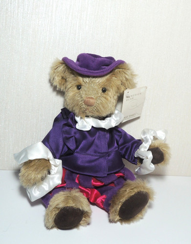 Vintage style tudor teddy bear - vintage,