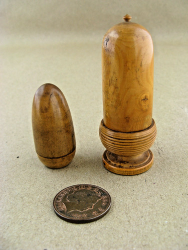 Antique wooden sewing - , thimble