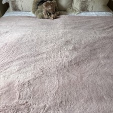 TK Maxx Homesense City Chic Pink Faux Fur Throw Blanket 125 x 186cm