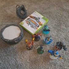 Skylanders figures , portal of