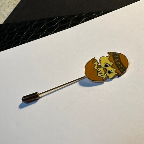 Chick egg enamel lapel - in,