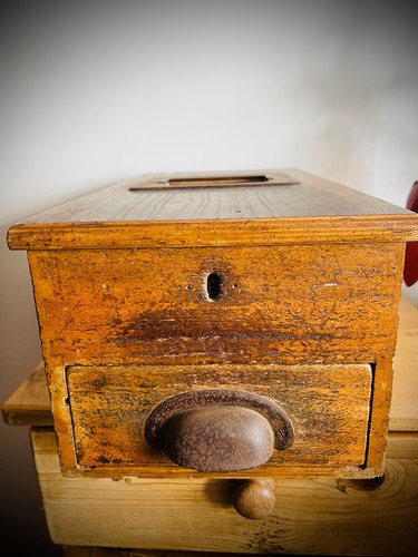Antique wooden cash till - , money