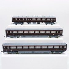 Hornby Royal Train Coaches