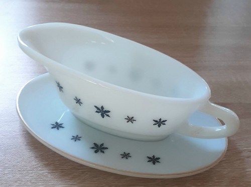 Pyrex snowflake design - j&j,