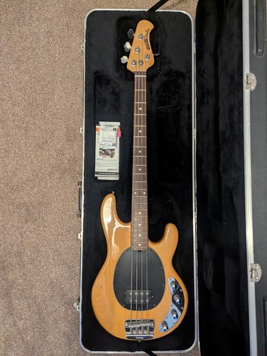 Ernie ball music - ball, stingray