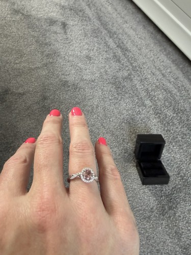 18ct white gold - gold, halo