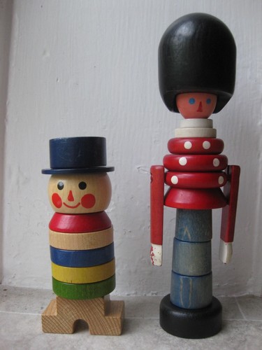 Beefeater guard and clown - beefeater,
