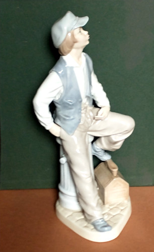 Nao lladro figurine boy - by,