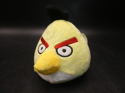 Yellow bird chuck angry birds - chuck,