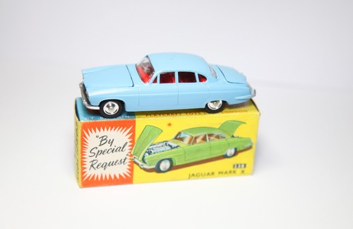 Corgi 238 jaguar mark - jaguar, in