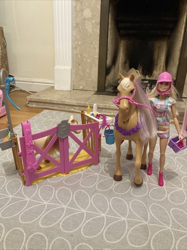 Complete barbie horse stables - barbie,