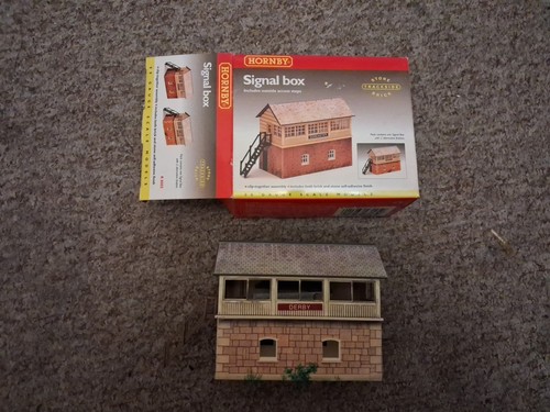 Hornby signal box - r8005, oo