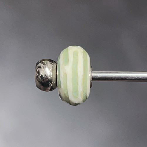 Authentic genuine trollbeads