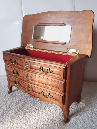 Vintage wooden jewellery box - jewellery,