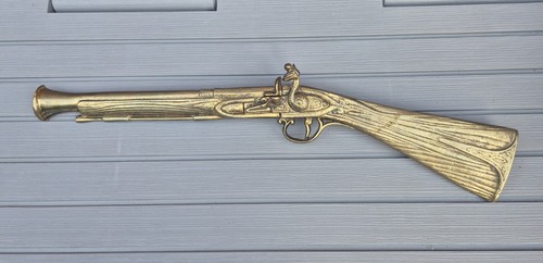 Large vintage brass gun wall - large,