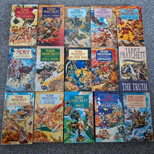 Terry pratchett build your own - pratchett,