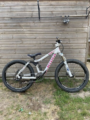 Kona stinky - , 24