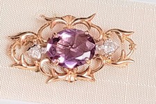 Elegant 9ct Gold Brooch with