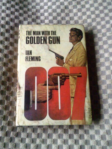 Man with the golden gun - man,