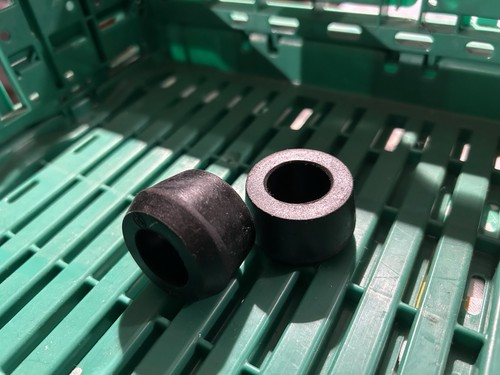 Pair 552818 bushes rear - 1,
