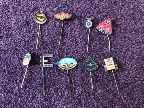 Tractor badges pins x - /, 9