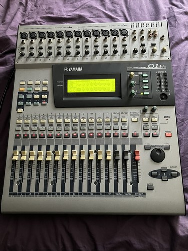 Yamaha 01v digital - mixer, with